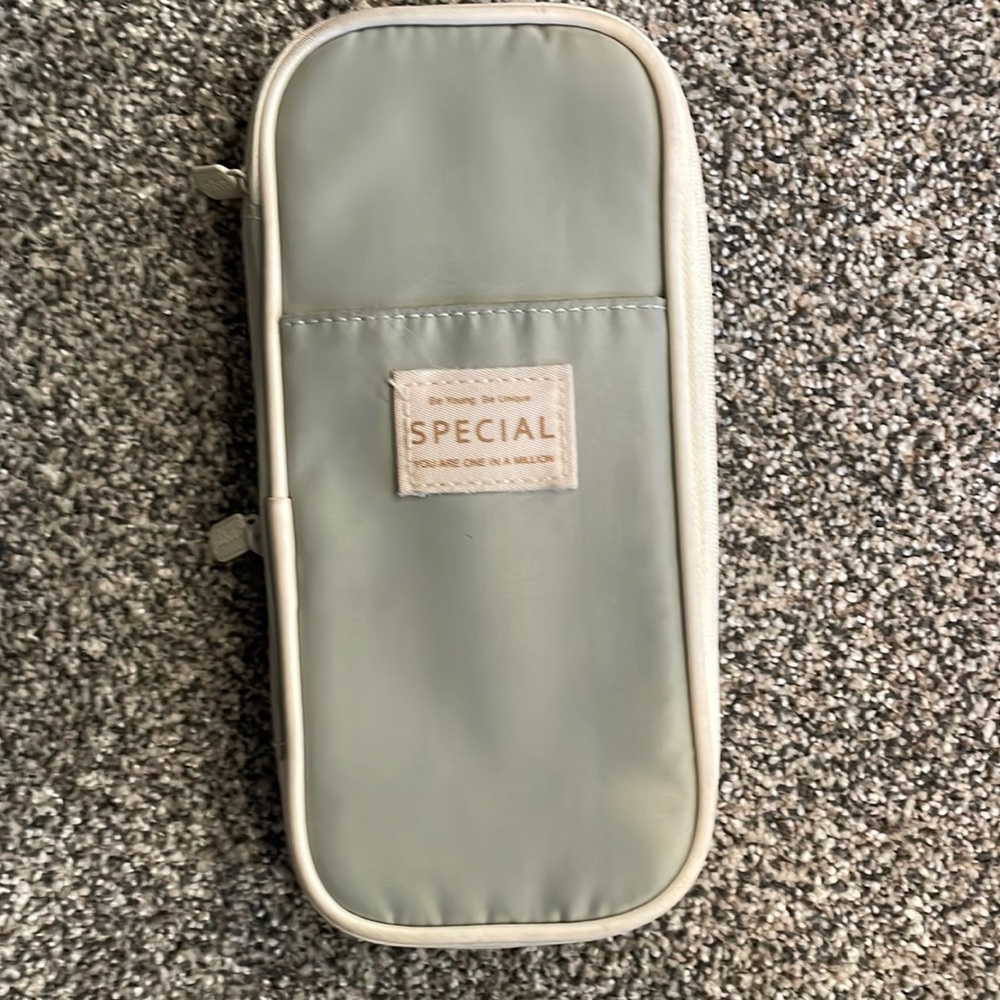 ANGOO pencil holder. Green and white special